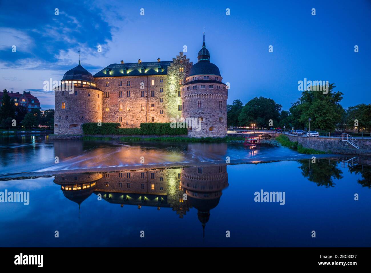 Svezia, Narke, Orebro, Castello Di Orebro Slottet, Crepuscolo Foto Stock