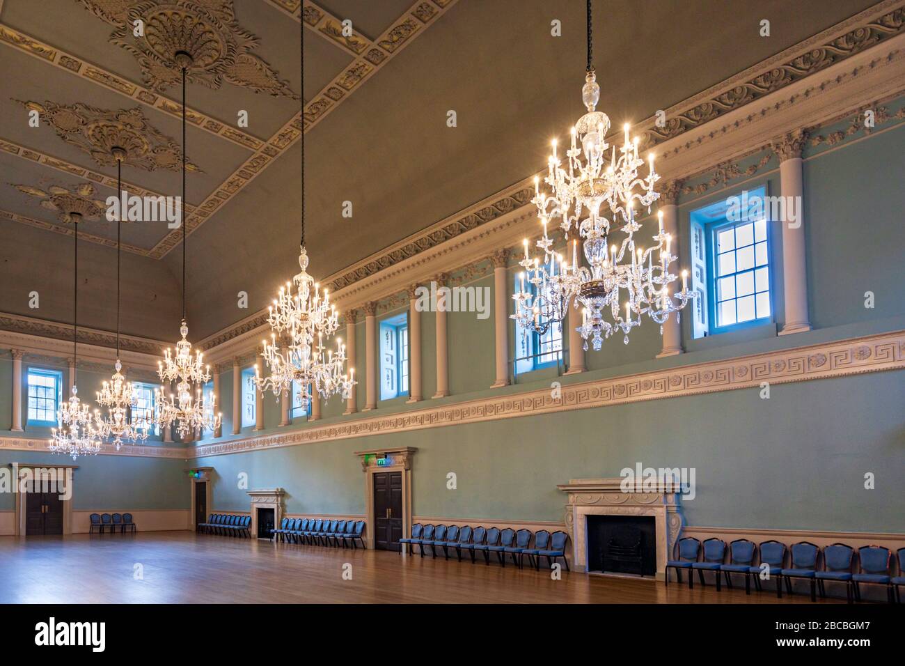All'interno delle sale di riunione di grado i, nel centro della città di Bath, Inghilterra. Foto Stock