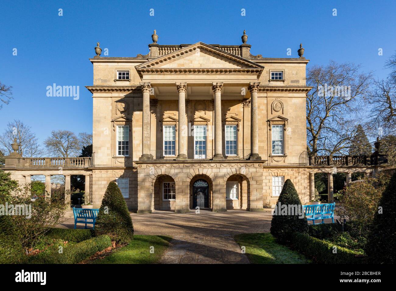 L'Holburne Museum di Sydney Pleasure Gardens, Bath, un grande edificio in stile georgiano palladiano che ospita una vasta galleria d'arte, il Regno Unito. Foto Stock