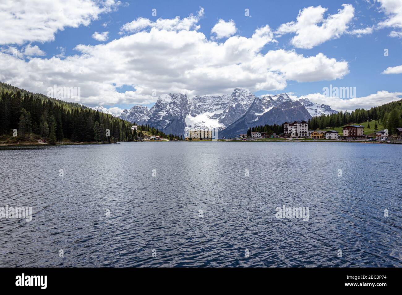 Panoramica Mattina Vista Del Villaggio Di Misurina, Parco Nazionale Tre Cime Di Lavaredo, Posizione Auronzo, Dolomiti Alpi, Alto Adige, Italia, Europa. Colorato Foto Stock