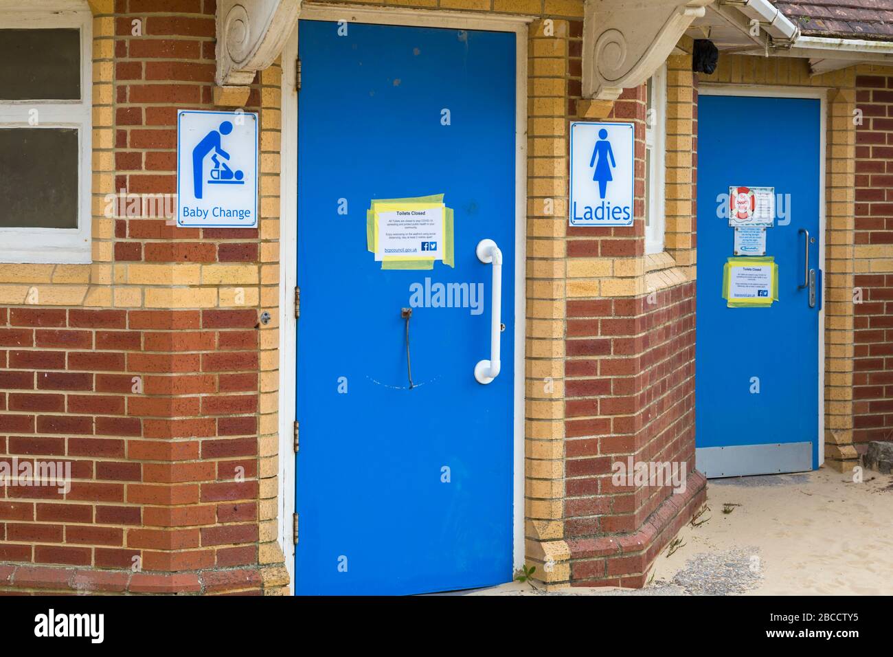 Bournemouth, Dorset Regno Unito. 4 aprile 2020. Coronavirus Impact at Bournemouth - servizi igienici pubblici, comfort pubblici, chiuso. Credit: Carolyn Jenkins/Alamy Live News Foto Stock