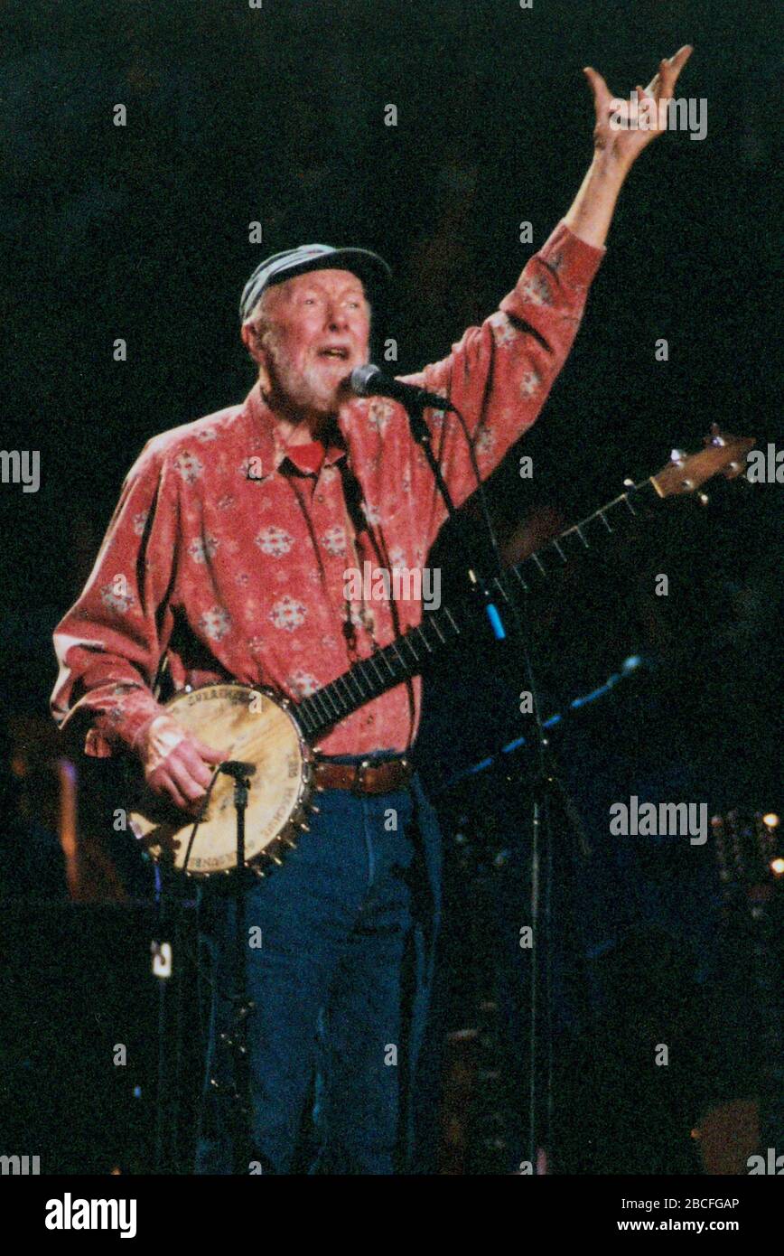 Clearwater benefico Concerto per celebrare il novantesimo compleanno di Pete Seeger al Madison Square Garden , New York 05-03-2009 Foto di Michael Brito PETE SEEGER Foto Stock