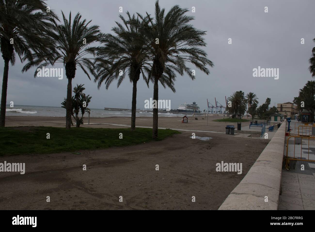 Malagueta Beach, Malaga, vuoto durante il blocco coronavirus Foto Stock