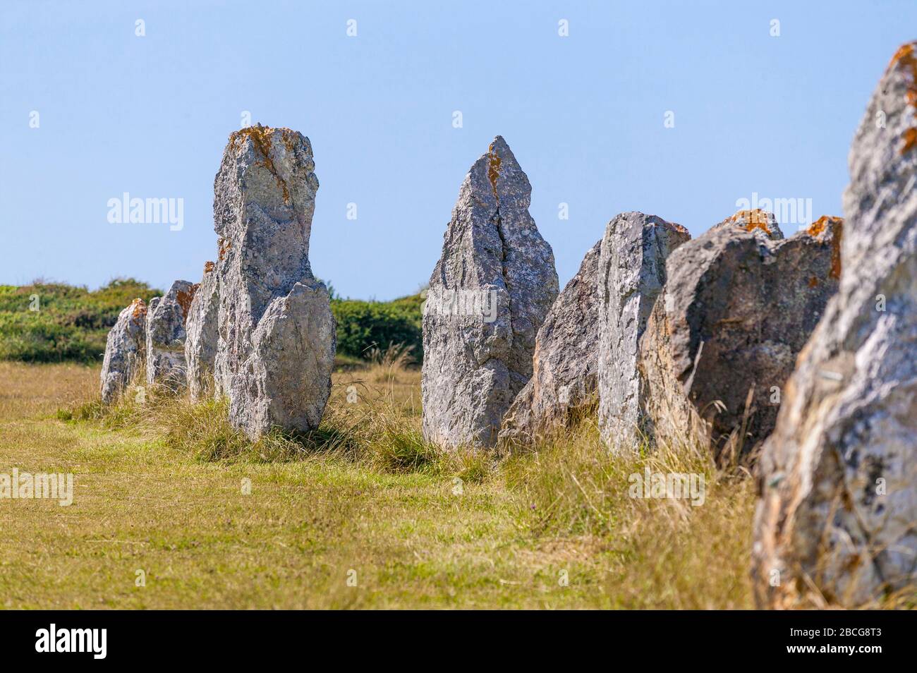 Campo di Menhir megalitici in Bretagna vicino a Camaret sur Mer, Francia Foto Stock