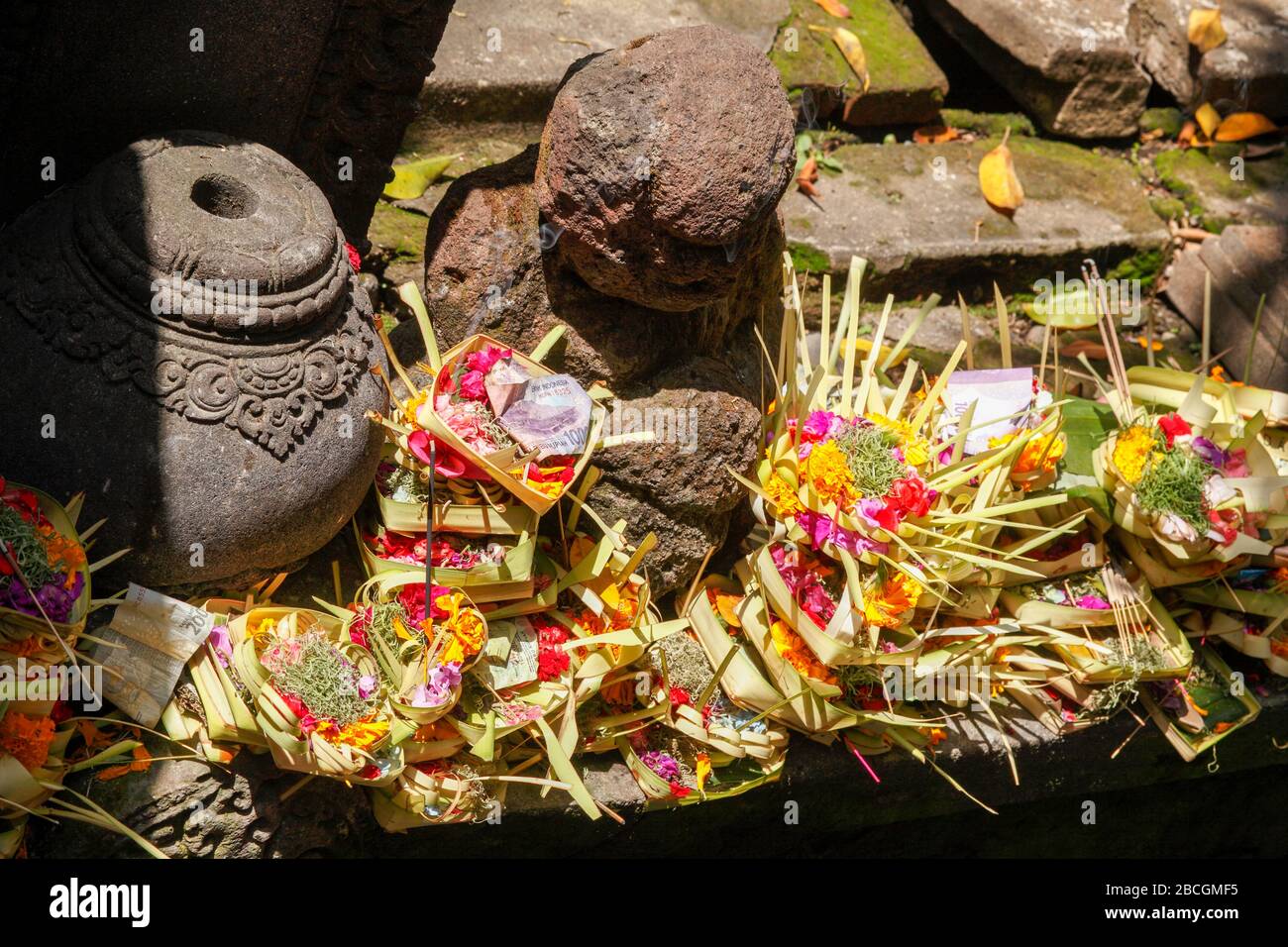 Indonesia, Bali, Tirta Empul; bagno nella sorgente sacra; Foto Stock