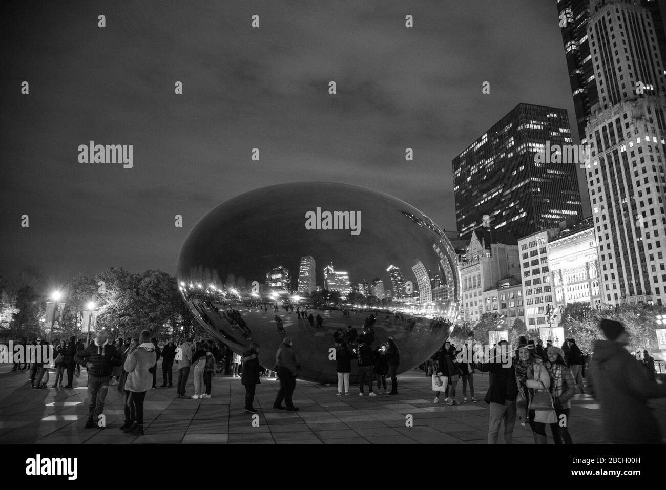 Chicago, il, USA - 9 Novembre 2019 - il Cloud Gate (noto anche come Bean), una delle principali attrazioni di Chicago Foto Stock