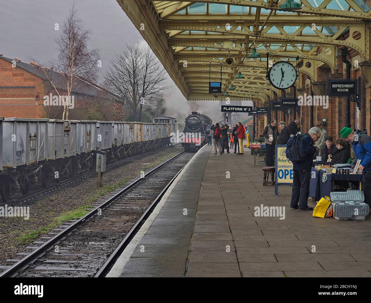 Il luogo del vapore che si trova a Loughborough Central Heritage stazione ferroviaria Foto Stock