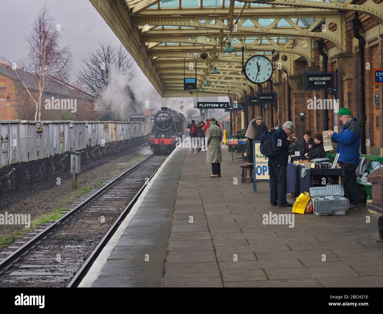 Il luogo del vapore che si trova a Loughborough Central Heritage stazione ferroviaria Foto Stock
