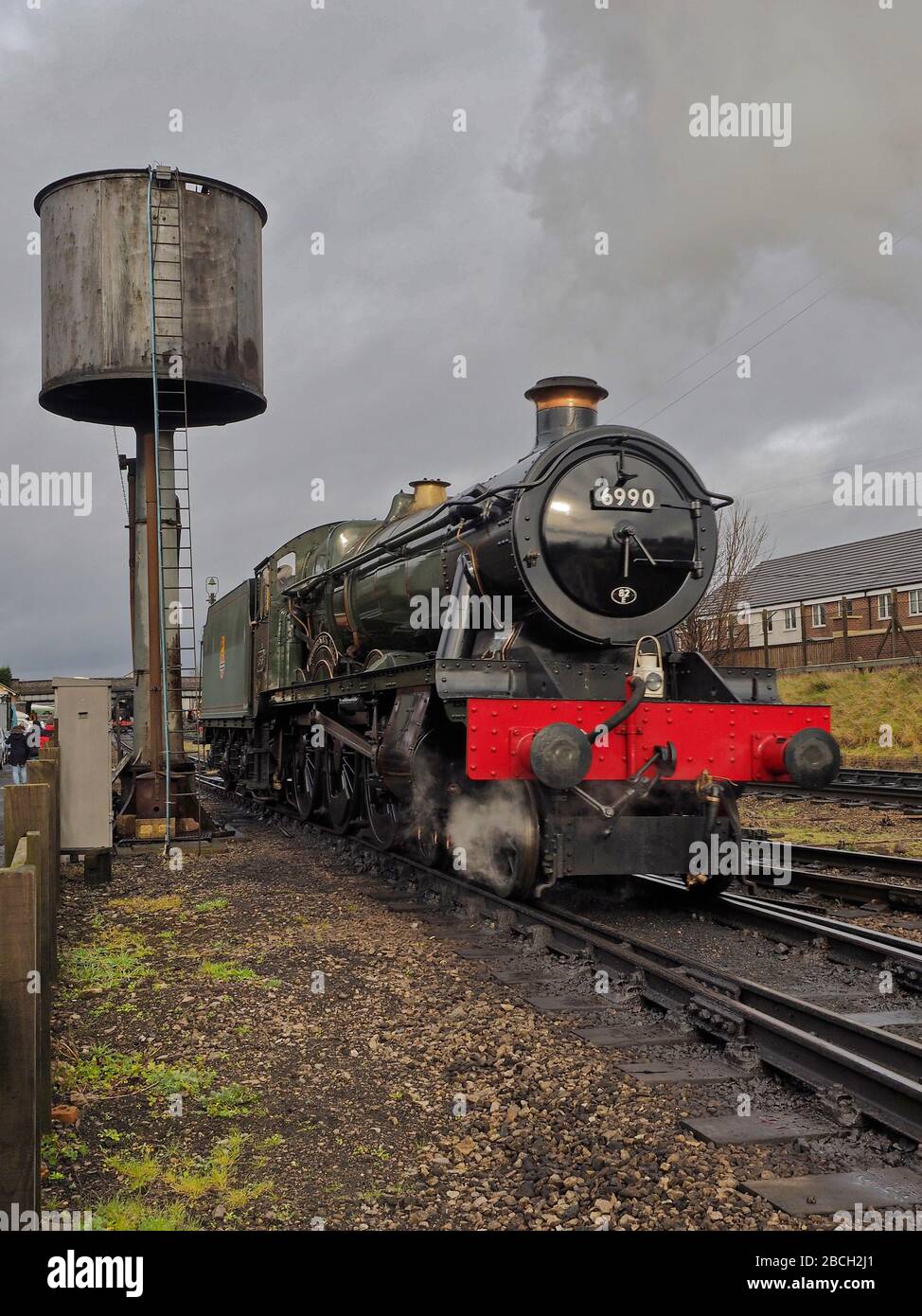 Luogo di vapore in un raccordo della stazione ferroviaria del patrimonio storico centrale di Loughborough Foto Stock