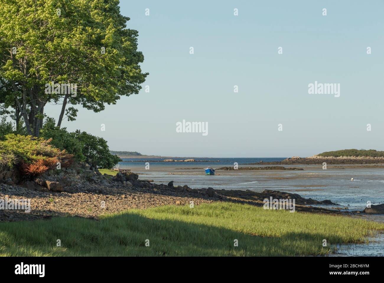 Barca a Webbannet River Watershed a Wells, Maine. Parte della riserva Wells per proteggere le paludi, l'acqua, la riva di questa regione nel sud, Maine. Foto Stock