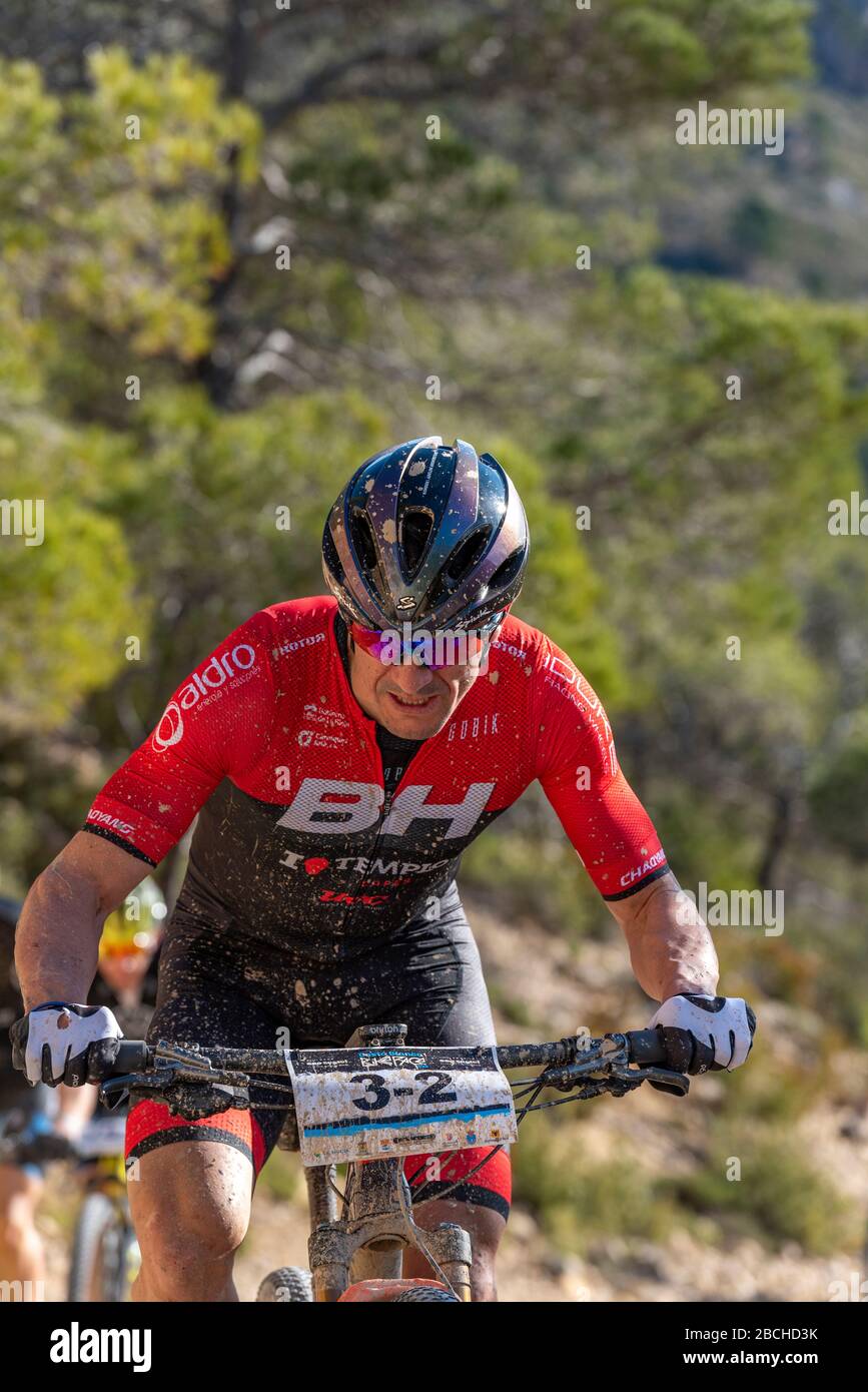 Costa Blanca Bike Race 2020 è una gara di tre giorni in mountain bike da fondo UCI, diverse zone delle montagne della provincia di Alicante sono Foto Stock