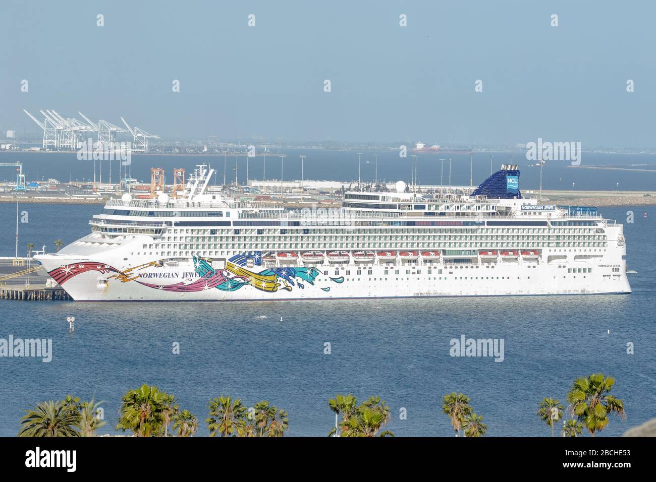 Gioiello norvegese attraccato a San Pedro, CA per ottenere le forniture per l'equipaggio, mentre l'industria di crociera sospende i tour durante il covid 19 pandemic preso il 3 aprile 2020 Foto Stock