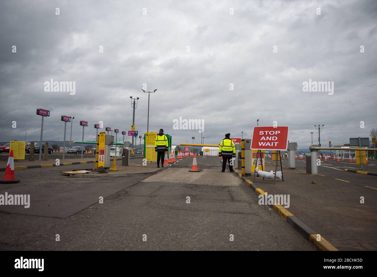 Glasgow, Regno Unito. 4th Apr, 2020. Nella foto: Nuovo centro di test con coronavirus (covid19) in stile drive-thru da aprire domani. Situato presso il parcheggio per lunghi soggiorni dell'Aeroporto di Glasgow, trasformato in un centro di test mobile in stile drive-through per supportare la risposta pandemica di |Scottish Governments Covid-19. Credito: Colin Fisher/Alamy Live News Foto Stock