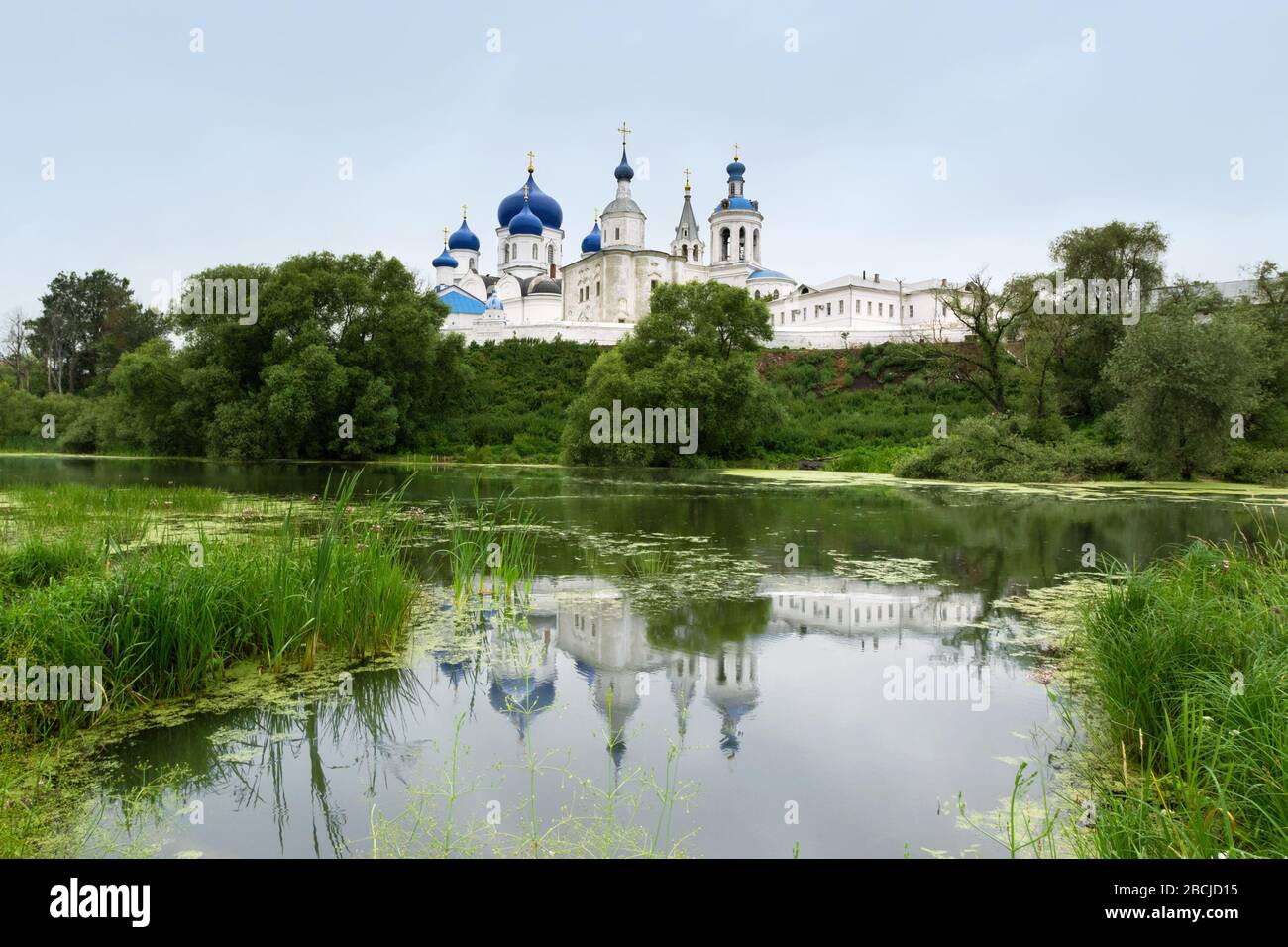 Monastero femminile nel villaggio di Bogolyubovo, regione di Vladimir in Russia Foto Stock Monastero femminile nel villaggio di Bogolyubovo, regione di Vladimir in Russia Foto Stock