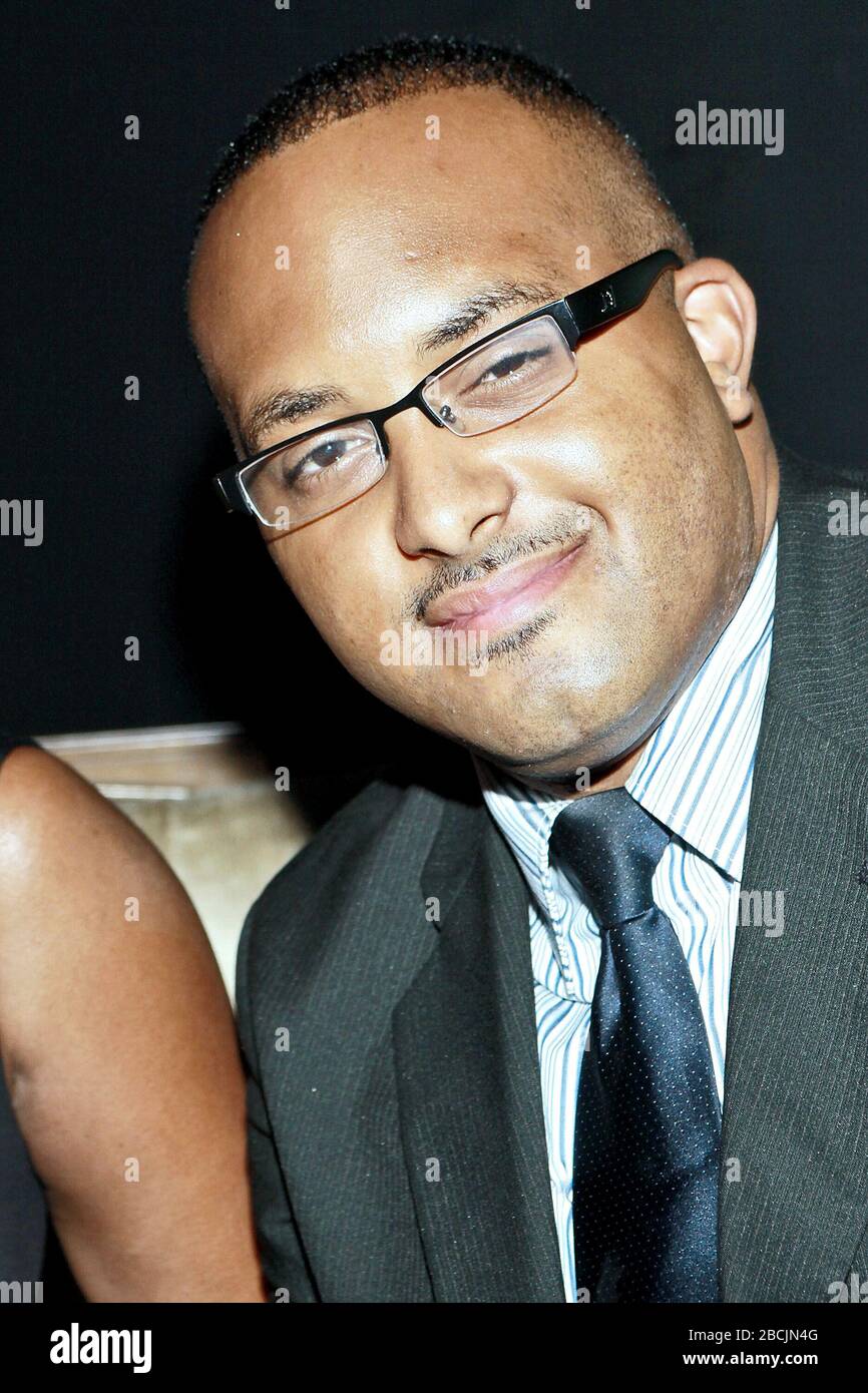 New York, NY, Stati Uniti. 16 giugno 2010. Staff Writer New York Amsterdam News, Cyril Josh Barker presso l'Art of Horology cocktail Fundraiser presso la Galleria de Castellane. Credito: Steve Mack/Alamy Foto Stock New York, NY, Stati Uniti. 16 giugno 2010. Staff Writer New York Amsterdam News, Cyril Josh Barker presso l'Art of Horology cocktail Fundraiser presso la Galleria de Castellane. Credito: Steve Mack/Alamy Foto Stock