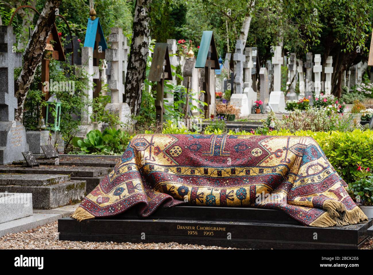 Tomba di Rudolph NOUREEV russo coregraph e ballerino. Nel cimitero russo di Sainte Genevieve des Bois Foto Stock