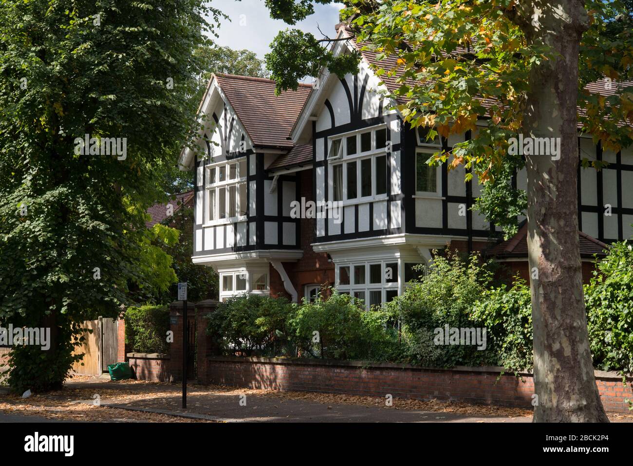 Regina Anne Revival architettura Richard Norman Shaw Garden Suburb Woodstock House, Woodstock Road, Turnham Green, Chiswick, Londra, W4 1DS Foto Stock