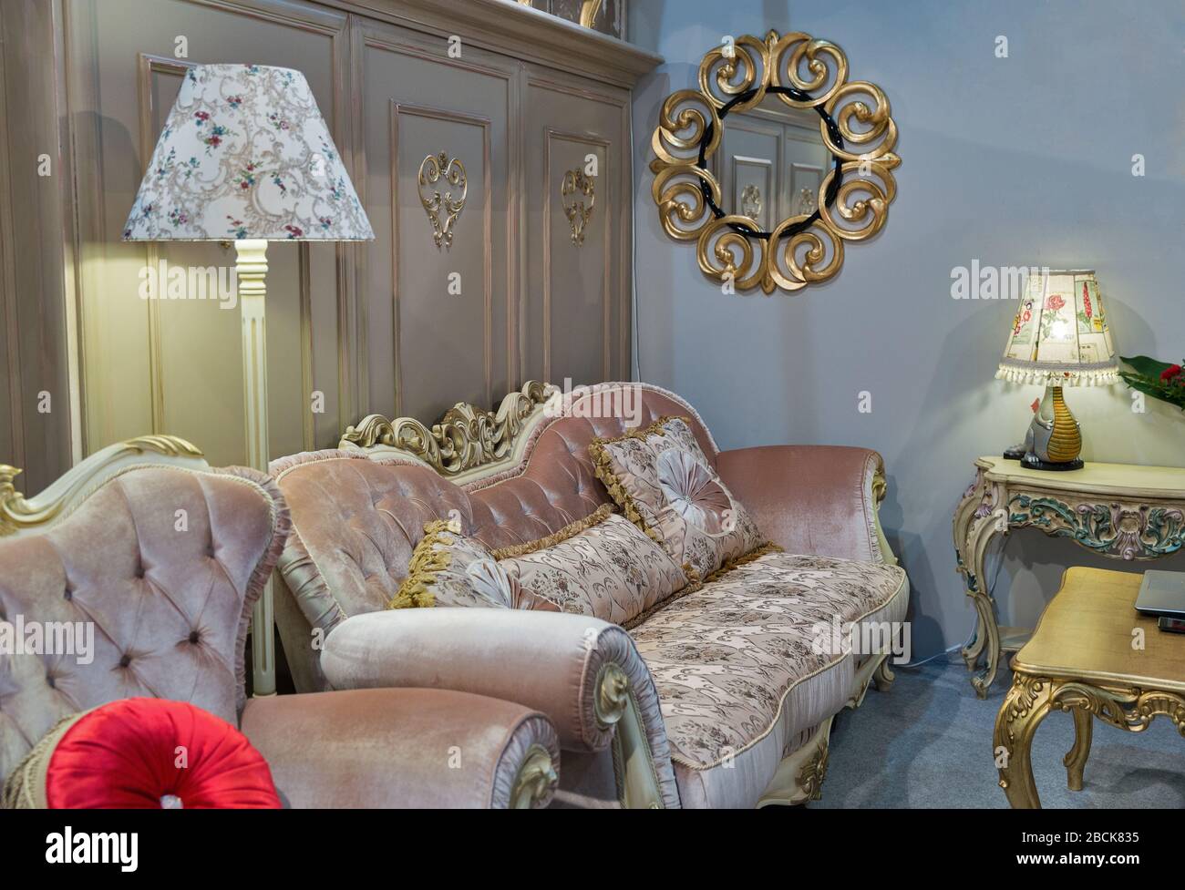 Interni eleganti e vuoti in stile barocco Foto Stock