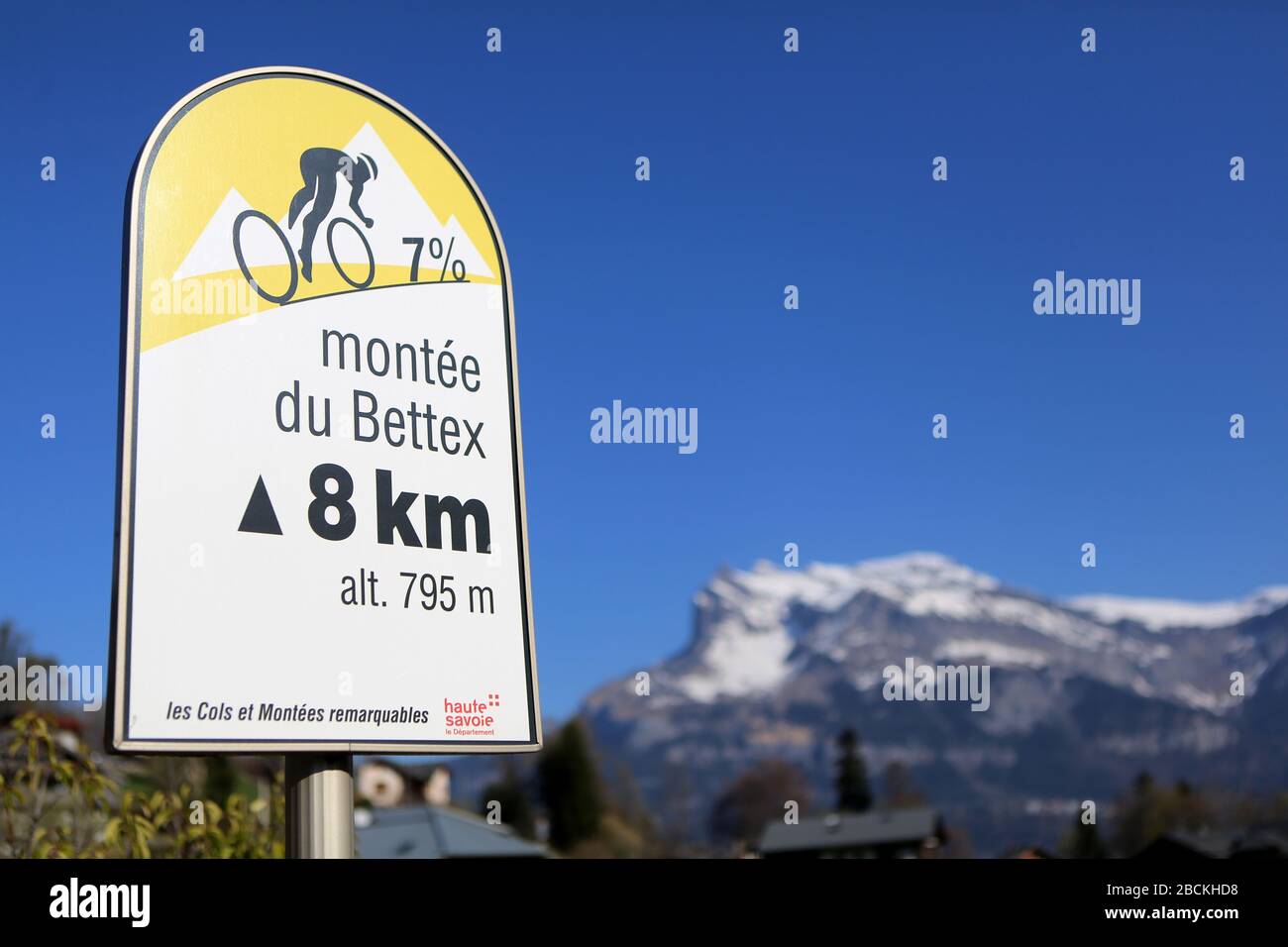 Montée du Bettex. 8 km. 7% de dénivelé. Altitudine 795 m. Ciclismo. Saint-Gervais-les-Bains. Alta Savoia. Francia. Foto Stock