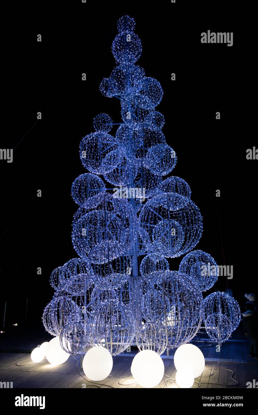 Italia, Trentino, Molveno - 26 gennaio 2019 - un albero di Natale particolare Foto Stock