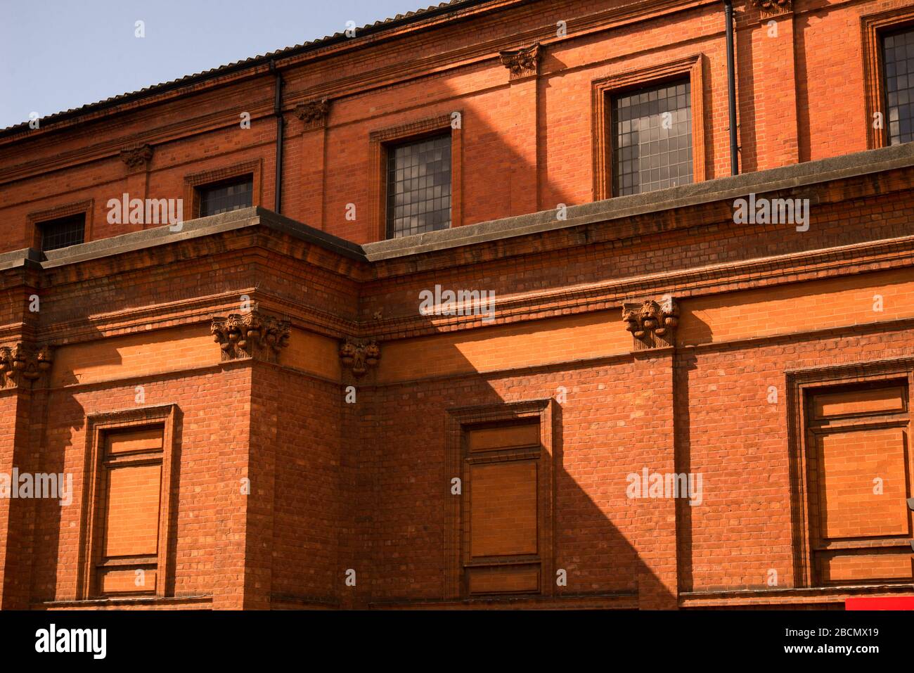 Italian Renaissance Church of Our Lady of Grace & St. Edward, 247 Chiswick High Road, Londra, W4 4PU progettato da John Kelly di Kelly & Birchall Foto Stock