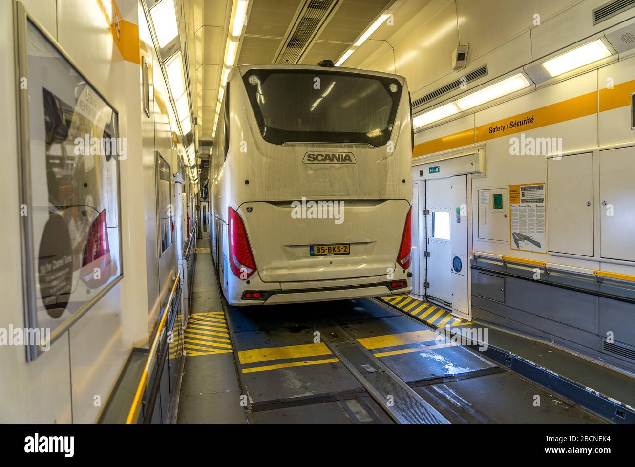 Calais, Francia - all'interno del treno Eurotunnel che unisce Francia e Regno Unito Foto Stock