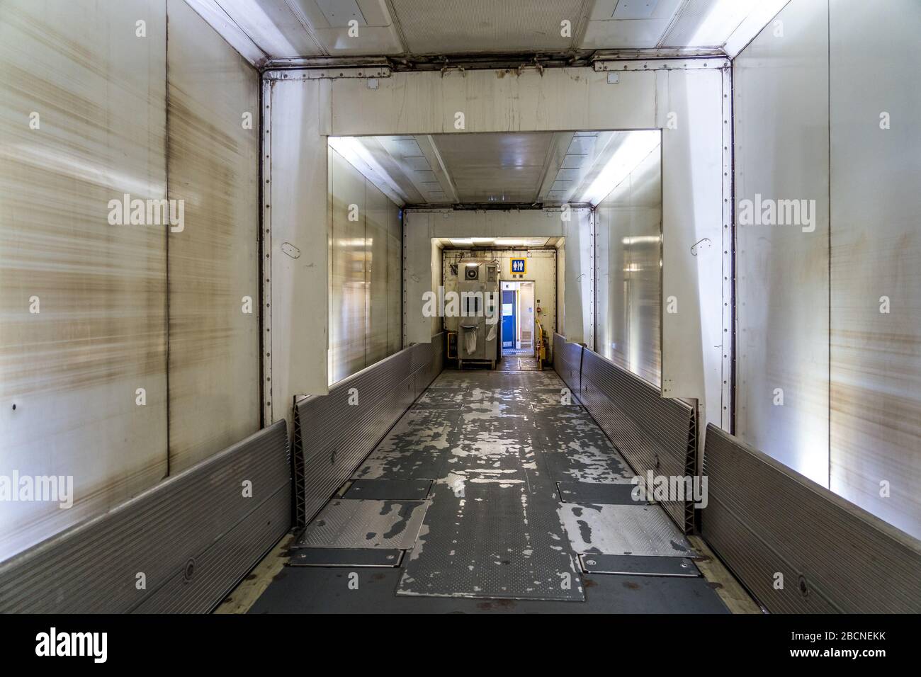 Calais, Francia - all'interno del treno Eurotunnel che unisce Francia e Regno Unito Foto Stock