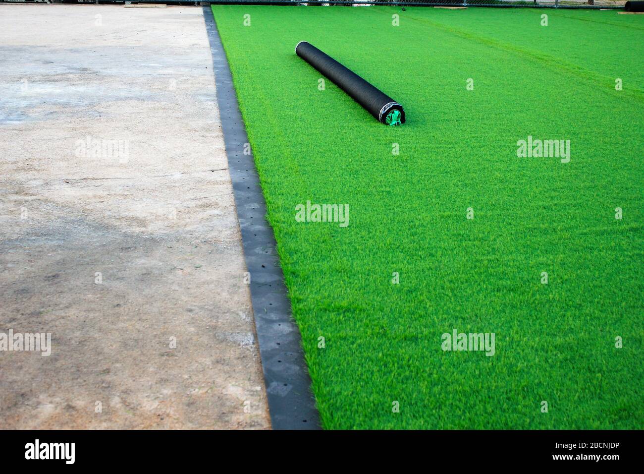 Costruzione di campi di calcio in erba sintetica - Atene, Grecia, febbraio  25 2020 Foto stock - Alamy