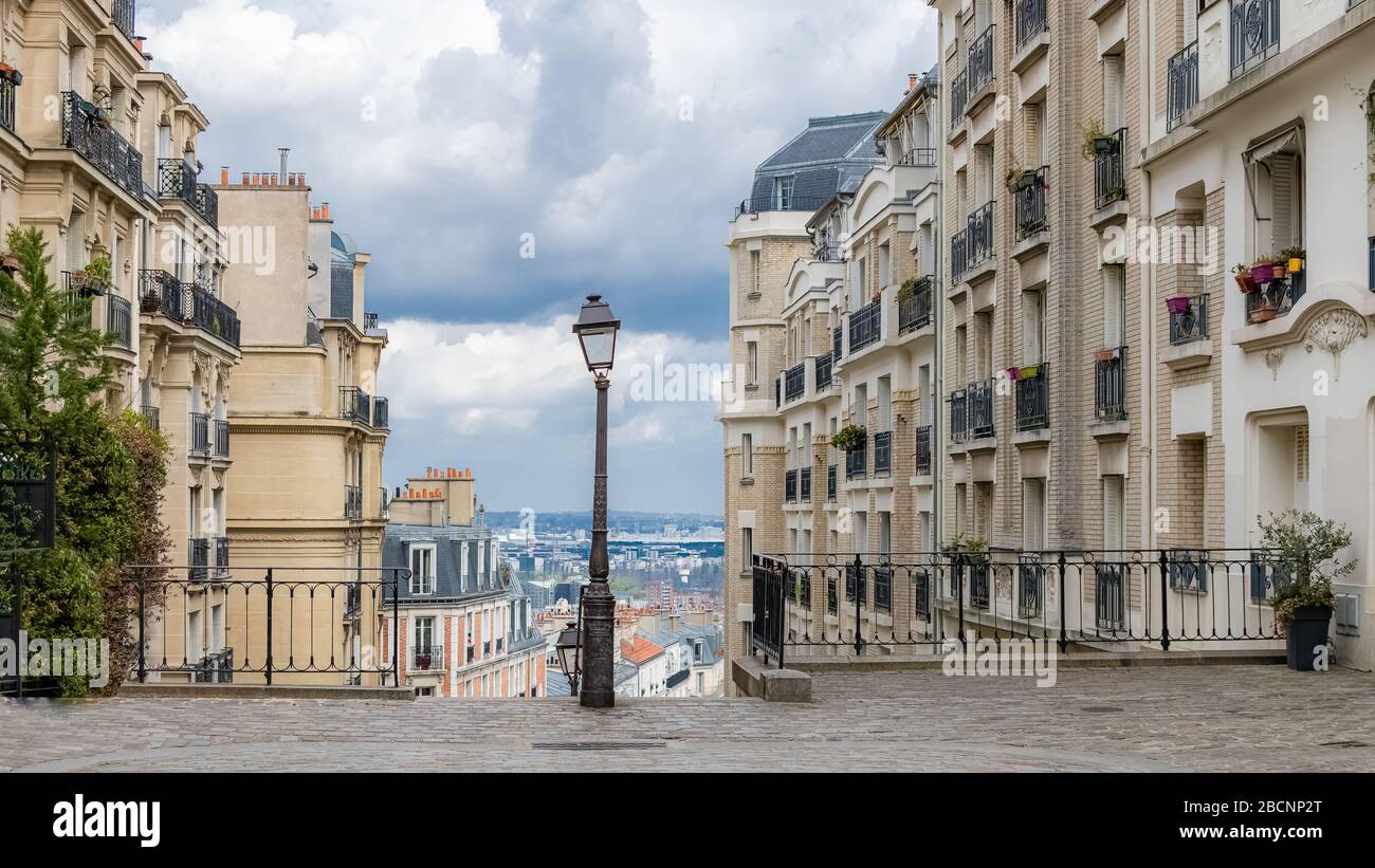 Parigi, panorama della città, dalla scala di Montmartre, vista tipica Foto Stock