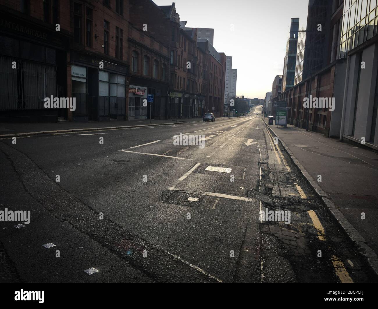 Glasgow, Regno Unito. 5th Apr, 2020. Strade vuote nell'estremità orientale del centro della città, che illustrano che le linee guida di distanziamento sociale e gli avvisi 'Say at home' sono stati rispettati nel periodo di Coronavirus COVID-19 pandemic Crisis. Foto di credito: jeremy sutton-hibbert/Alamy Live News Foto Stock