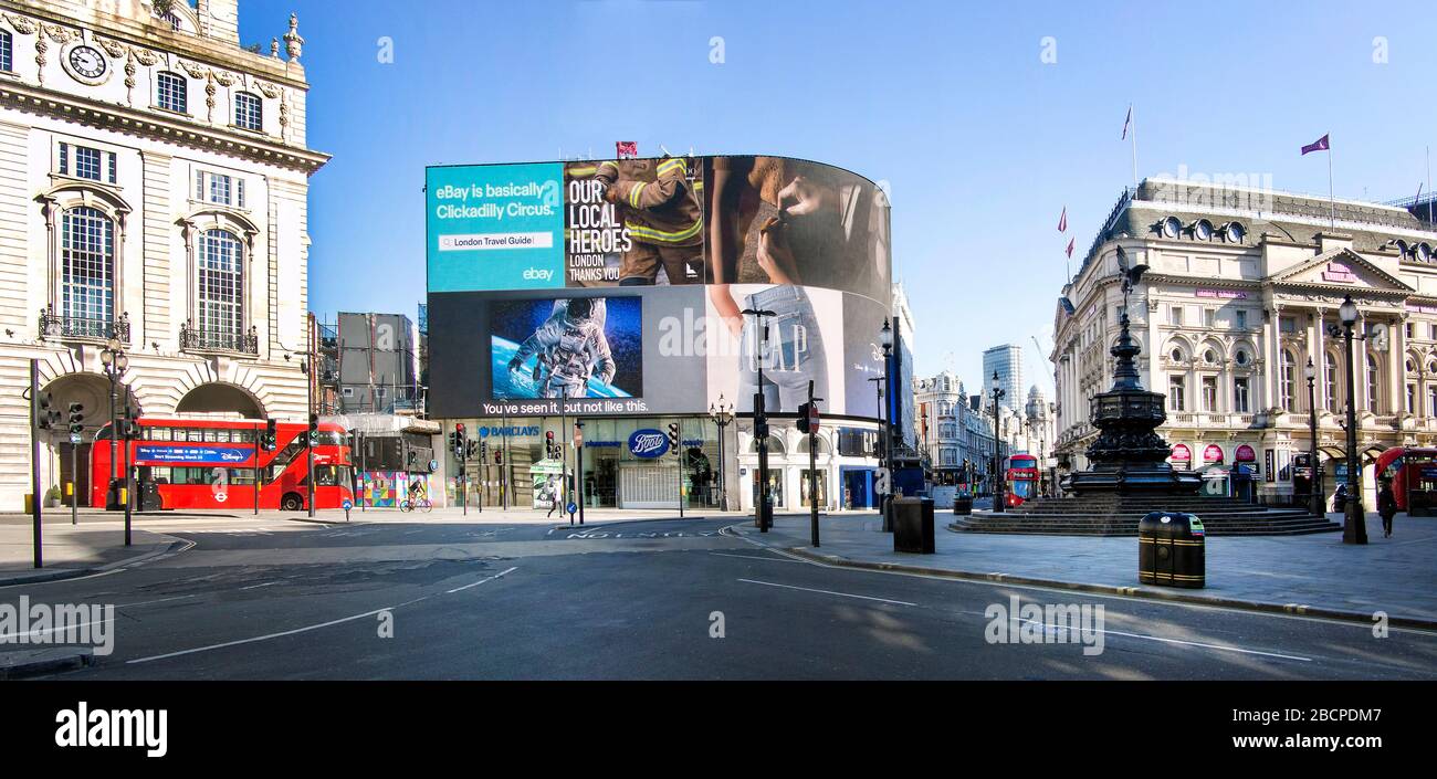 Piccadilly Circus Londra on Corona Virus lock down domenica 05/04/2020 Foto Stock