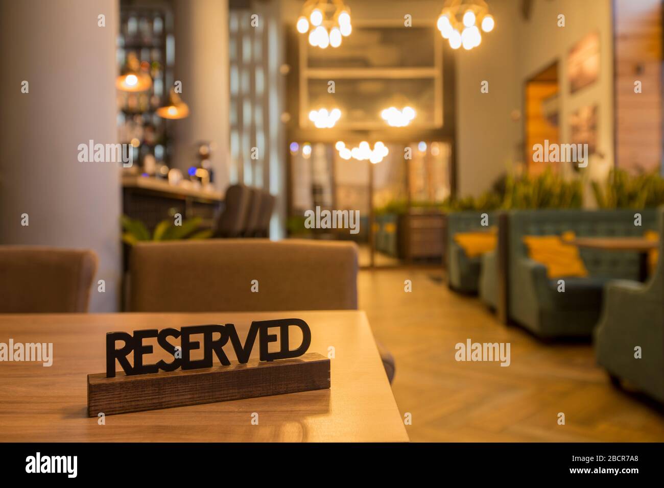 Accogliente interno di un caffè alla moda, moderno ristorante Foto Stock