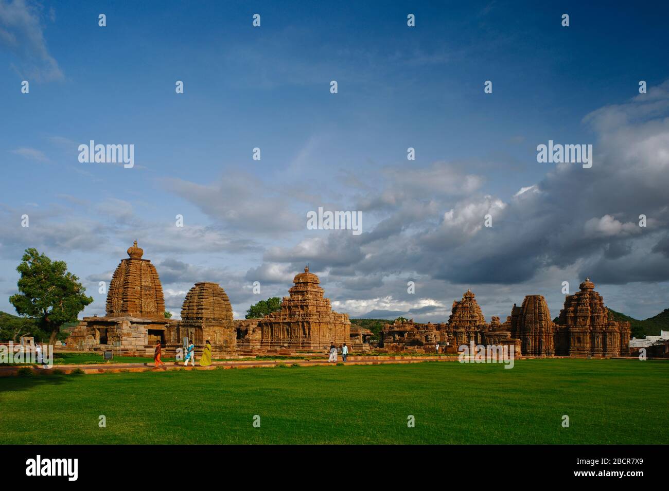 06 giu 2008 Pattadakal, chiamato anche Paṭṭadakallu o Raktapura, è un complesso del 7 ° e 8 ° secolo CE Hindu e Jain templi complesso Bagalkot distretto Foto Stock