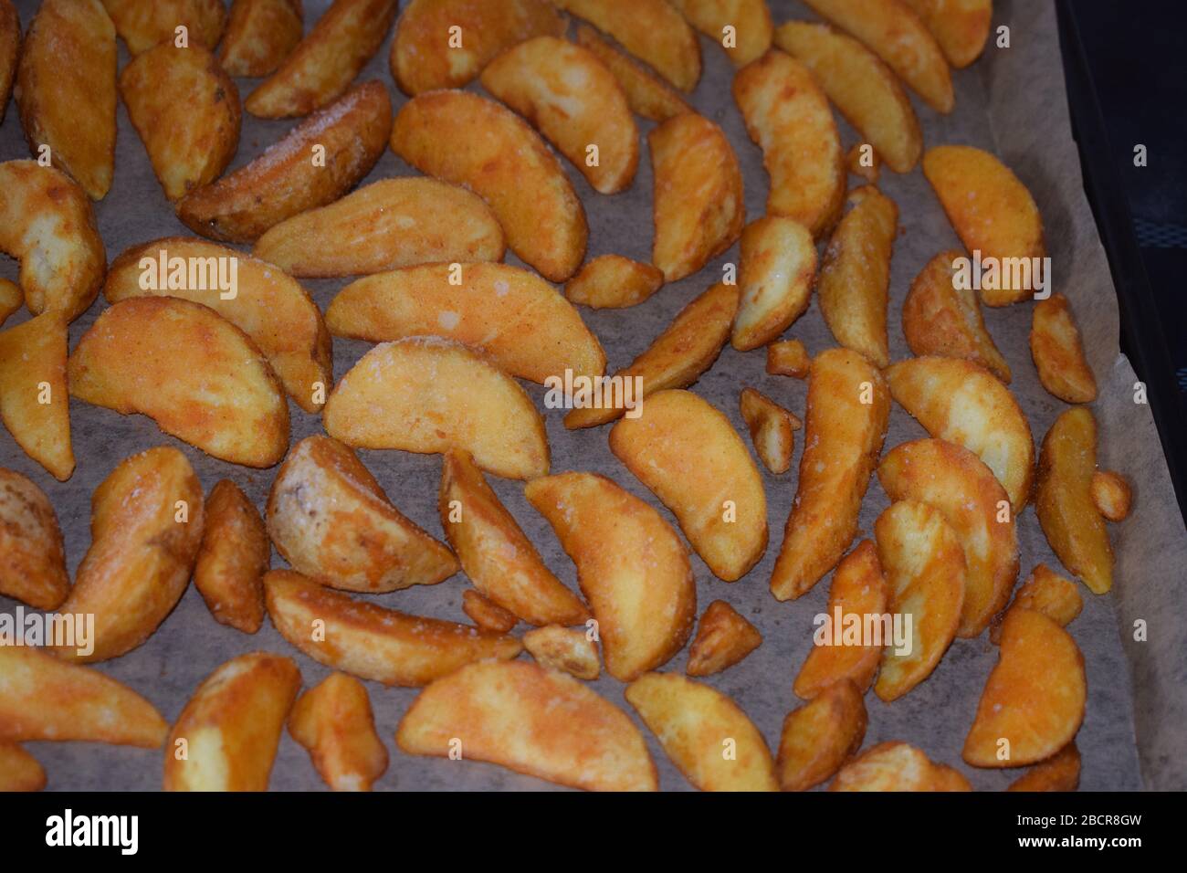 zeppe di patate pronte per la cottura Foto Stock