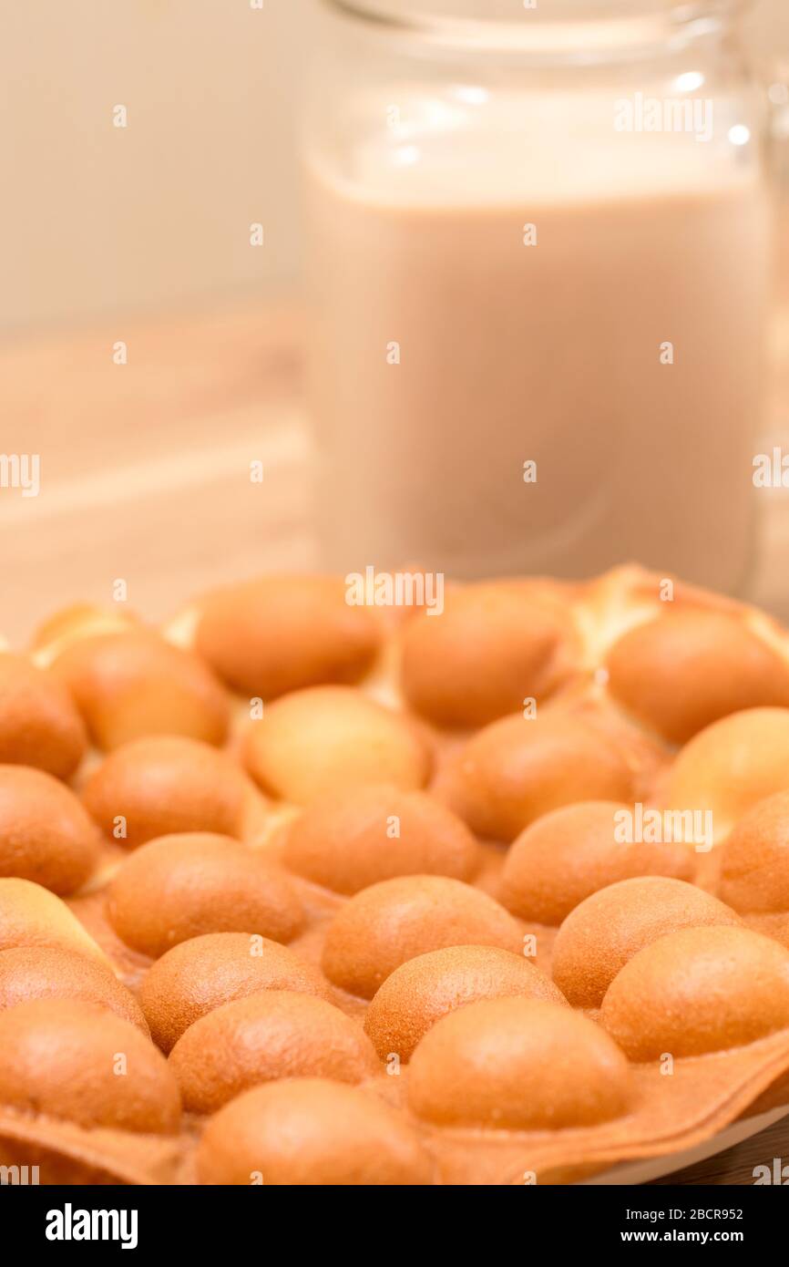 Tradizionale Hong Kong waffle morbido e croccante dal forno, Hong Kong Egg, uovo puff Foto Stock