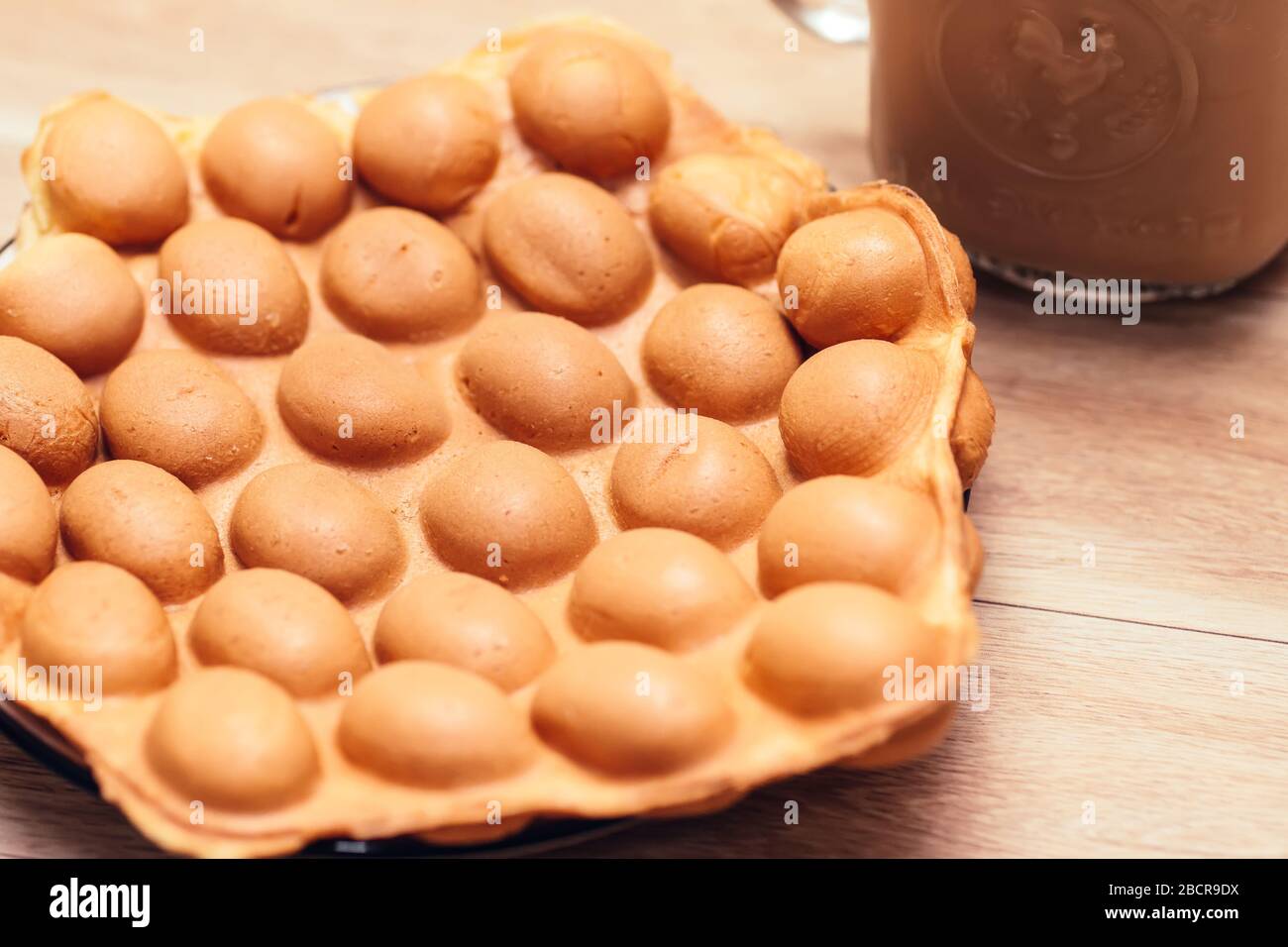 Tradizionale Hong Kong waffle morbido e croccante dal forno, Hong Kong Egg, uovo puff Foto Stock