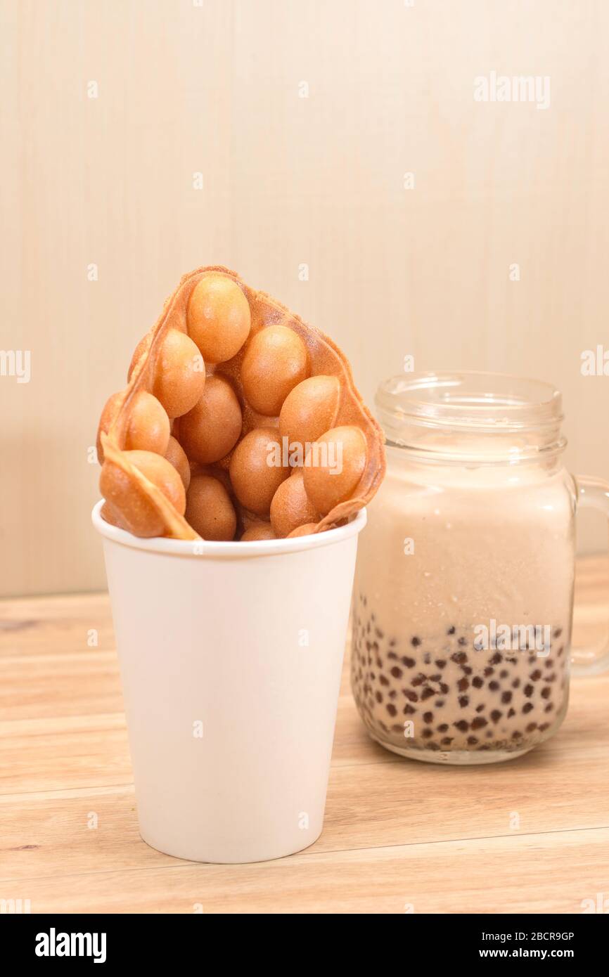 Tradizionale Hong Kong waffle morbido e croccante dal forno, Hong Kong Egg, uovo puff Foto Stock