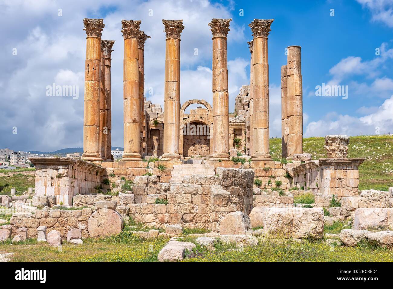 Il tempio di Artemide a Jerash, Giordania. Il tempio fu costruito su uno dei punti più alti della città ed è uno dei monumenti più notevoli Foto Stock