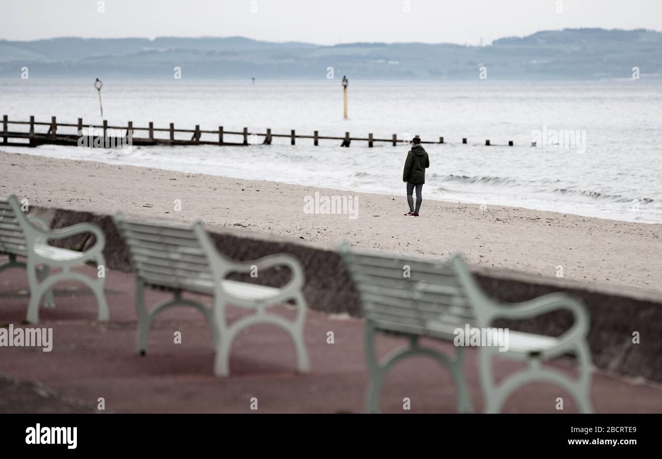 Portobello, Edimburgo, Scozia, Regno Unito. 5 aprile 2020. Immagini del lungomare di Portobello la seconda Domenica del blocco del coronavirus nel Regno Unito. Foto Stock