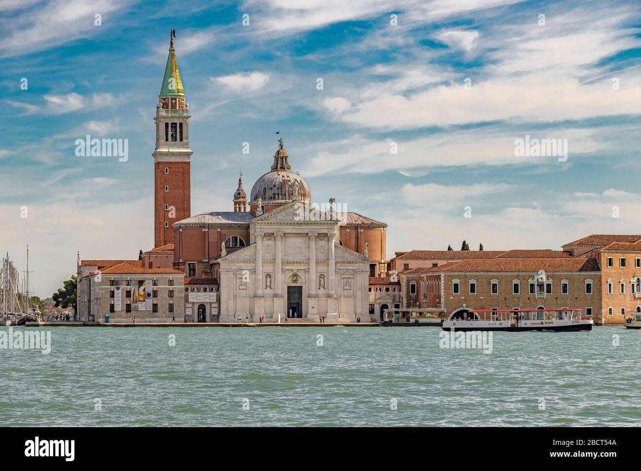 Situato su un'isola di San Giorgio maggiore, è una chiesa benedettina del XVI secolo a Venezia, il campanile offre una splendida vista su Venezia e sulla zona circostante Foto Stock