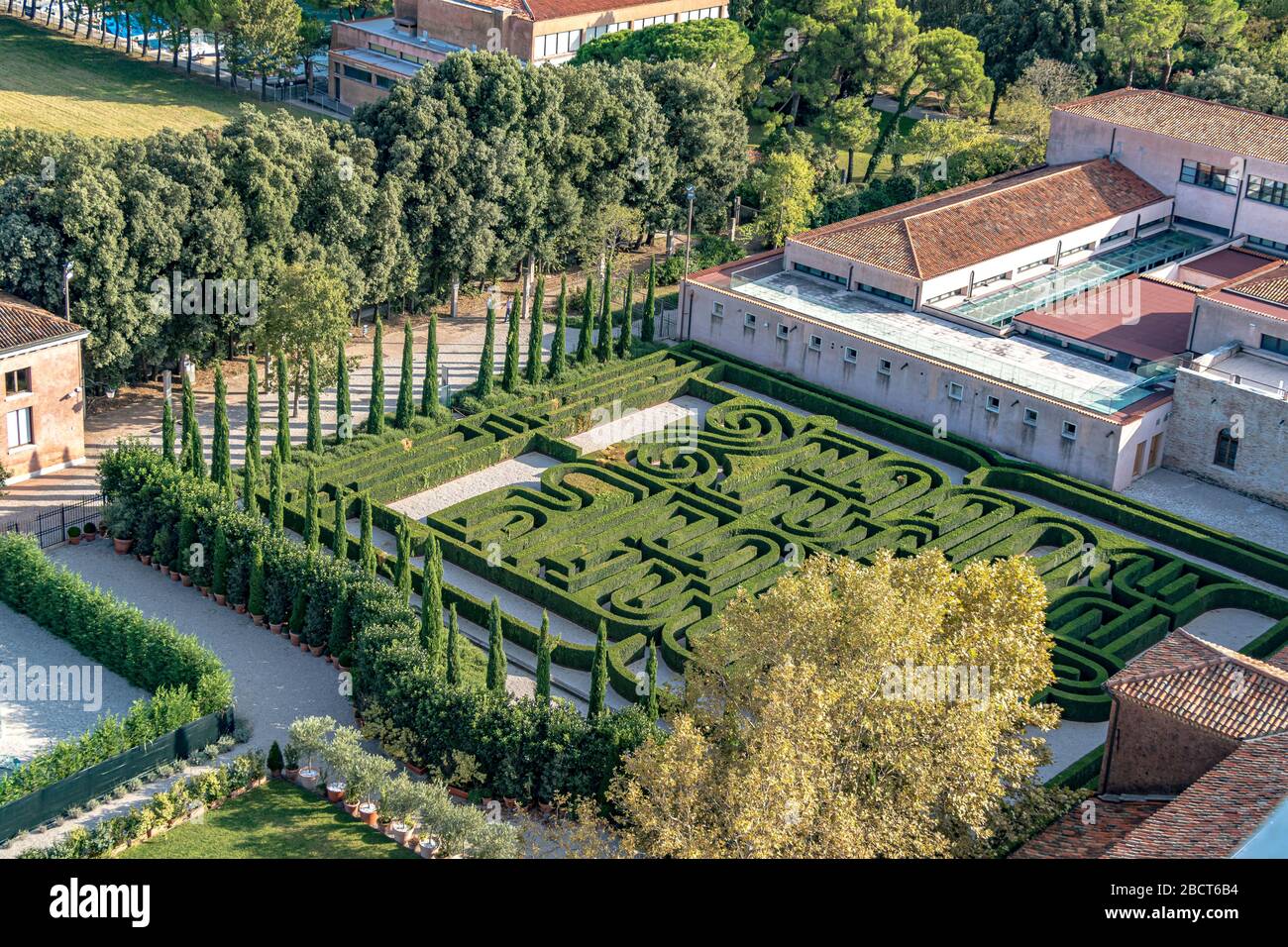 Il labirinto di giardini Borges Labyrinth nel giardino del monastero di San Giorgio maggiore a Venezia visto dall'alto nel campanile di Venezia Foto Stock