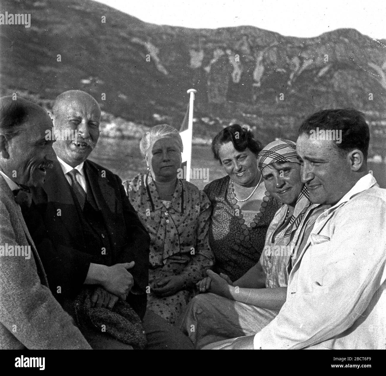 Turisti ebrei tedeschi a bordo di una barca a Seget Donji vicino Trogir in Croazia 1930 Foto Stock