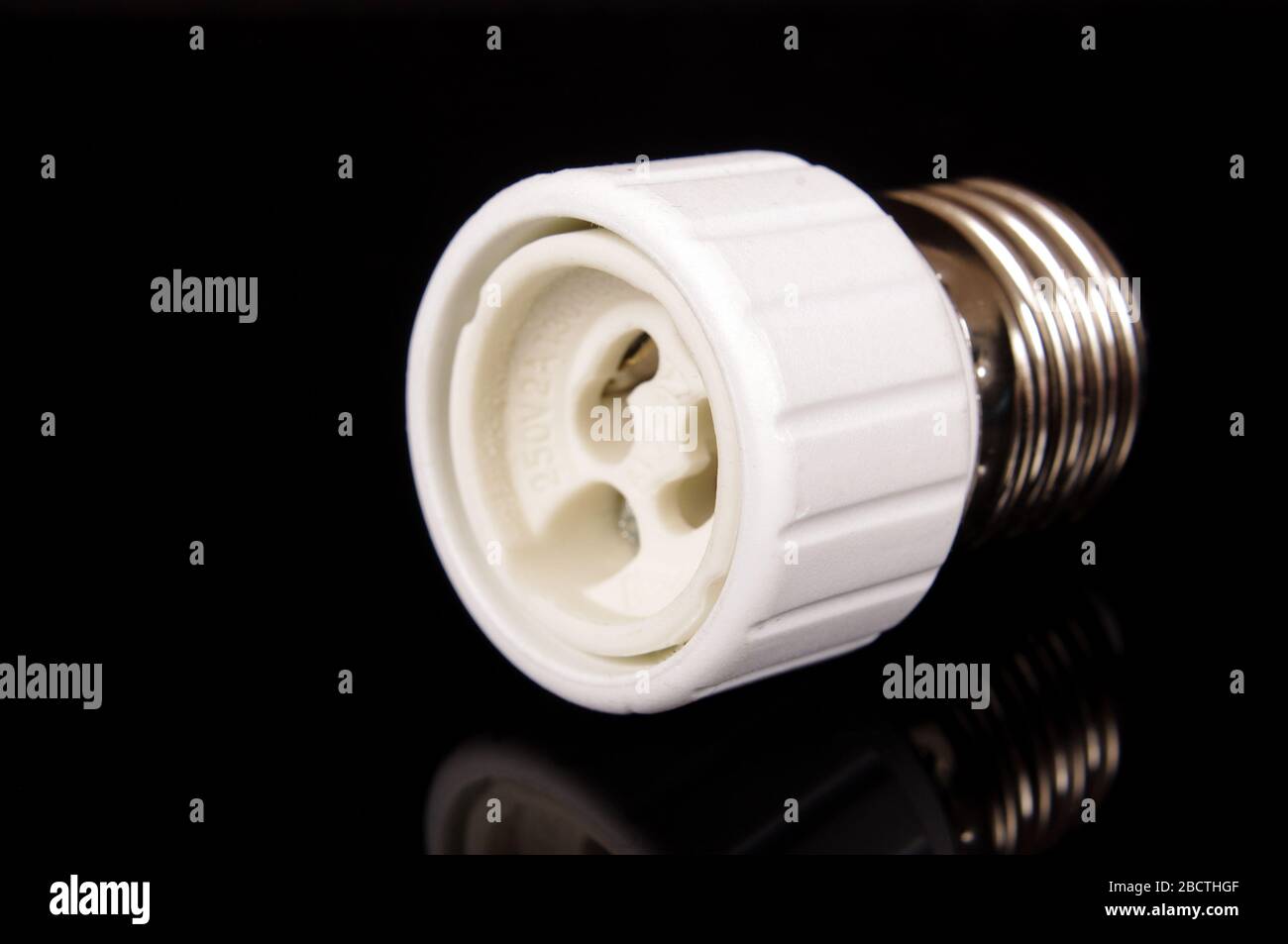 Adattatore per lampadina per vite E27 Foto Stock