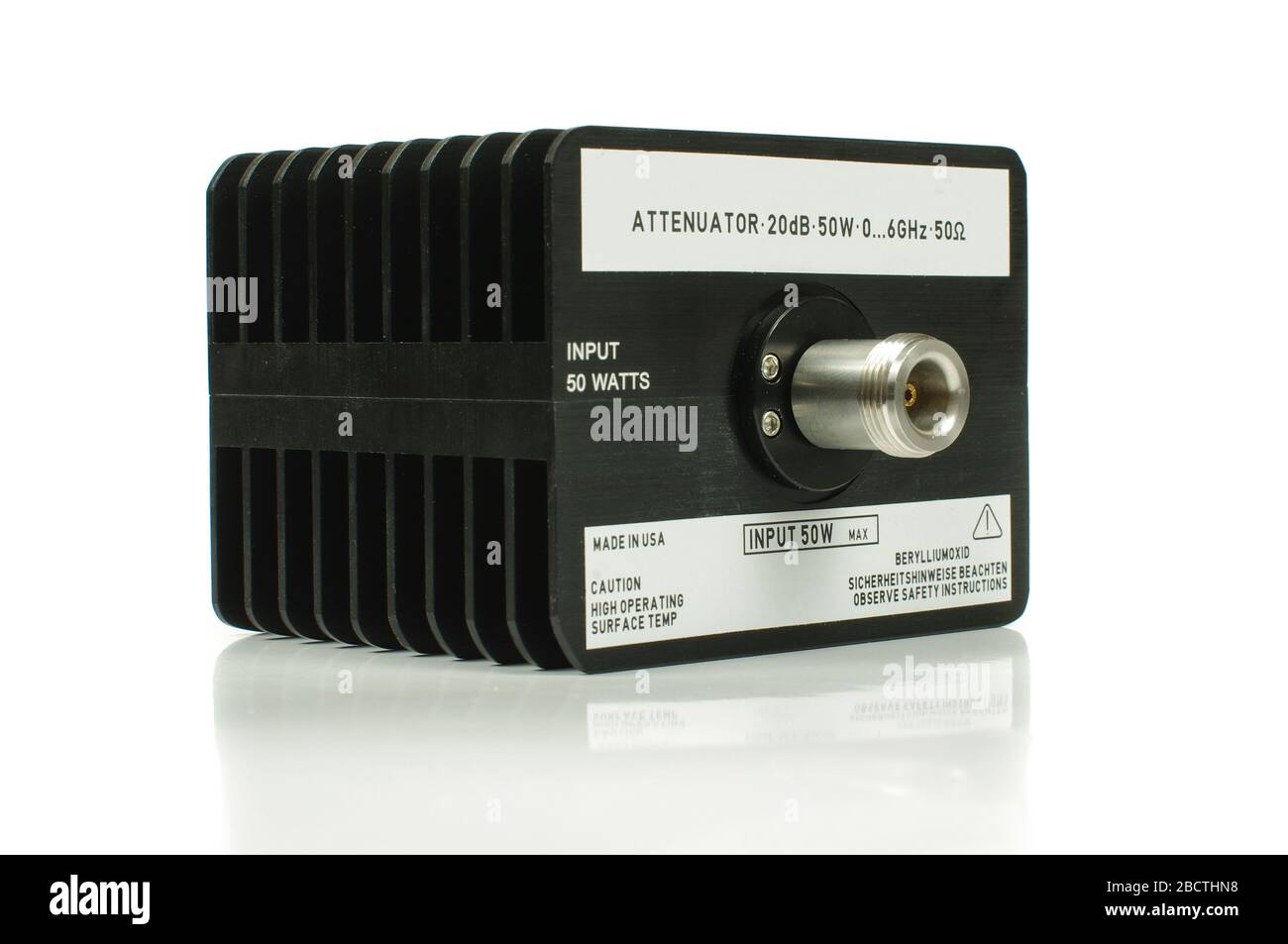 Attenuatore a radiofrequenza o microonde per ridurre il livello di segnale ad alta potenza Foto Stock