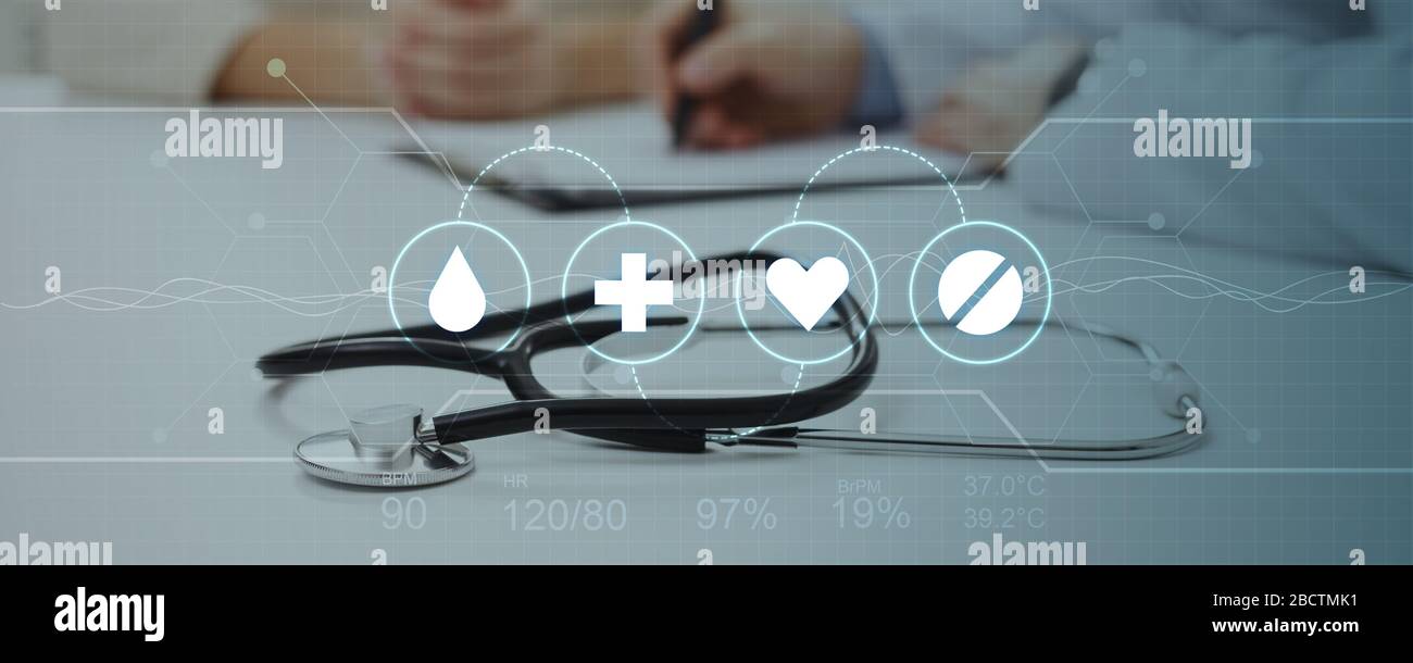 Monitoraggio dei dati sanitari durante l'epidemia di coronavirus. Collage con stetoscopio, medici offuscati e icone mediche Foto Stock