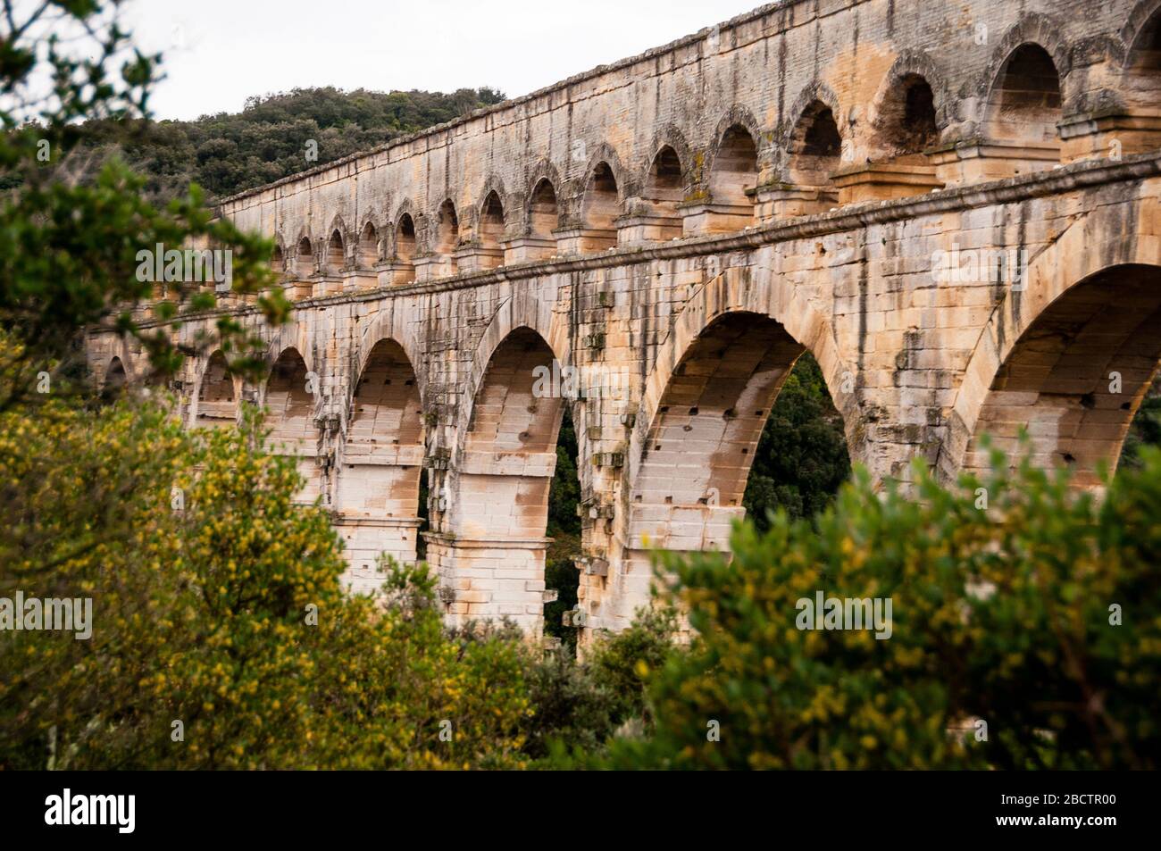 Pont du Gard acquedotto antico artigianato romano e ingegneria nel sud della Francia, un tempo parte dell'impero romano. Foto Stock