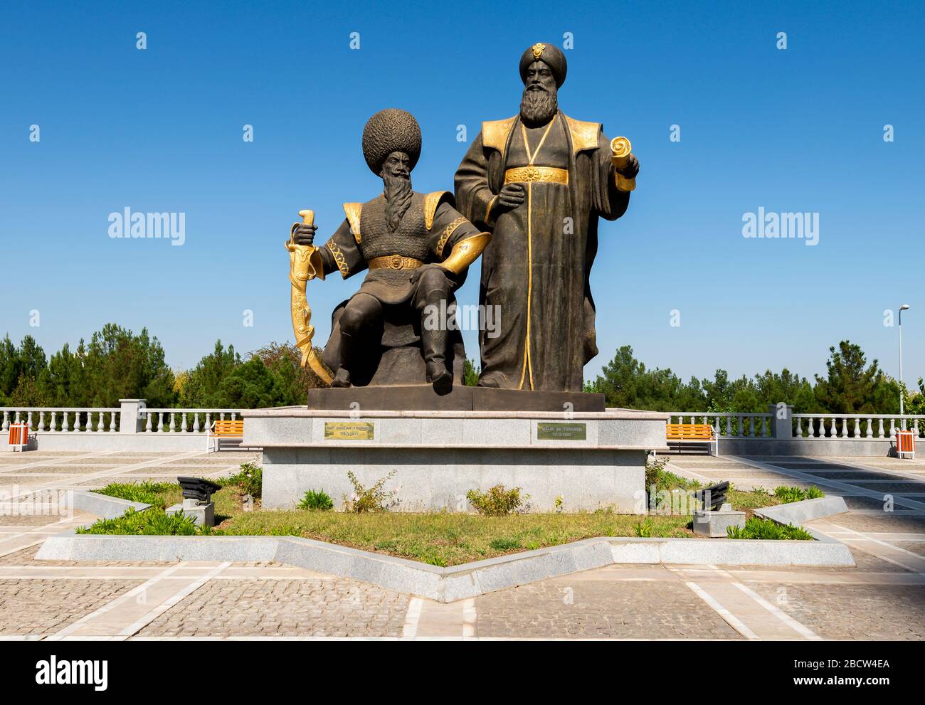 Statue del Sultano Alp Arslan e Malik Shah nel Parco dell'Indipendenza di Ashgabat, Turkmenistan. Eroe e leader in Asia centrale. Statua di bronzo. Foto Stock