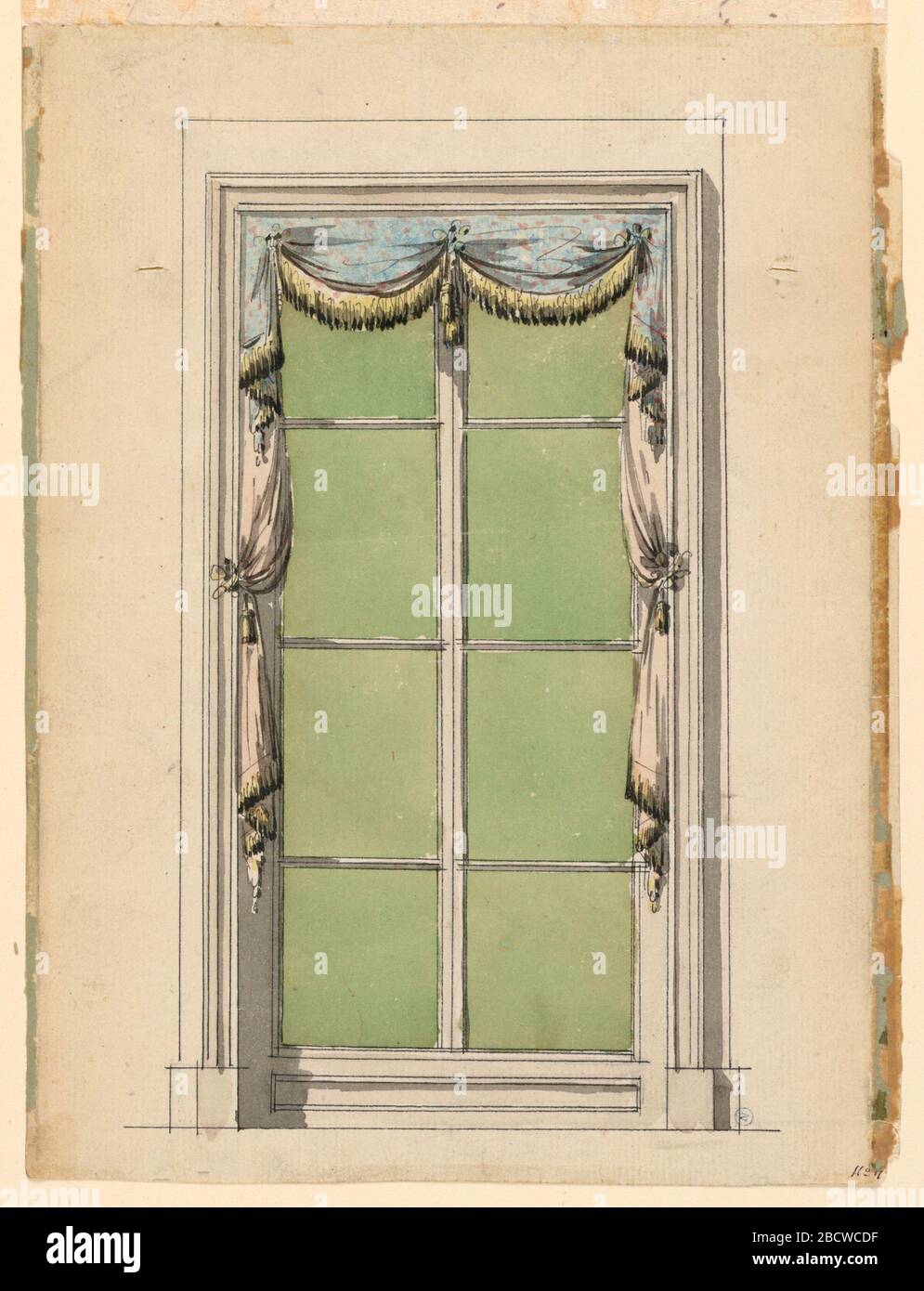 Progettazione per la visualizzazione di una finestra. La ricerca in ProgressSimply delineò case e frame per finestre di casement alte. Il trattamento delle finestre è costituito da tessuto blu punteggiato da macchie rosa, raccolte al centro e negli angoli per creare un breve festone e pieghe su entrambi i lati. Progettazione per la visualizzazione di una finestra Foto Stock