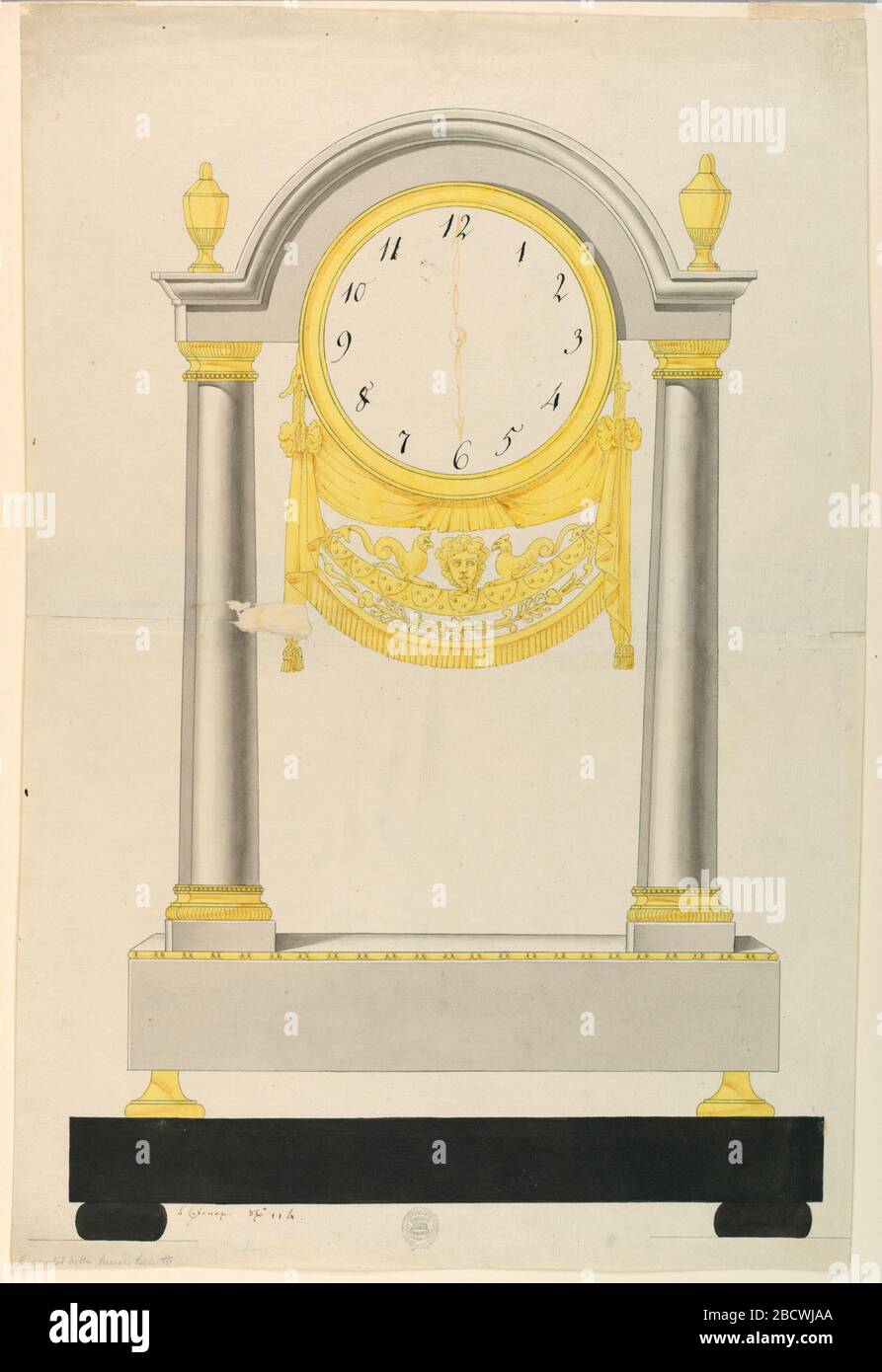 Design per orologio. Ricerca in ProgressDial sospeso sotto arco classico, supportato da quattro colonne, un vaso in cima a ogni colonna. Drappeggio e una testa incorniciata da due griffini appendono sotto il quadrante. Design per orologio Foto Stock