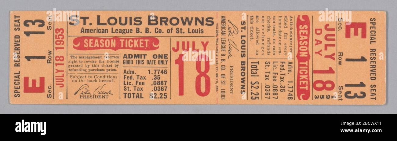 Biglietto stagionale per la squadra di baseball St Louis Browns. Un biglietto per la stagione marrone chiaro per il baseball della American League di St. Louis Browns con testo nero e rosso ovunque. Il biglietto è per una partita il 18 luglio 1953 ed è un biglietto speciale riservato. Il biglietto è per la sezione e, riga 1, posto a sedere 13. Sul retro è presente un testo aggiuntivo. Biglietto stagionale per la squadra di baseball St Louis Browns Foto Stock